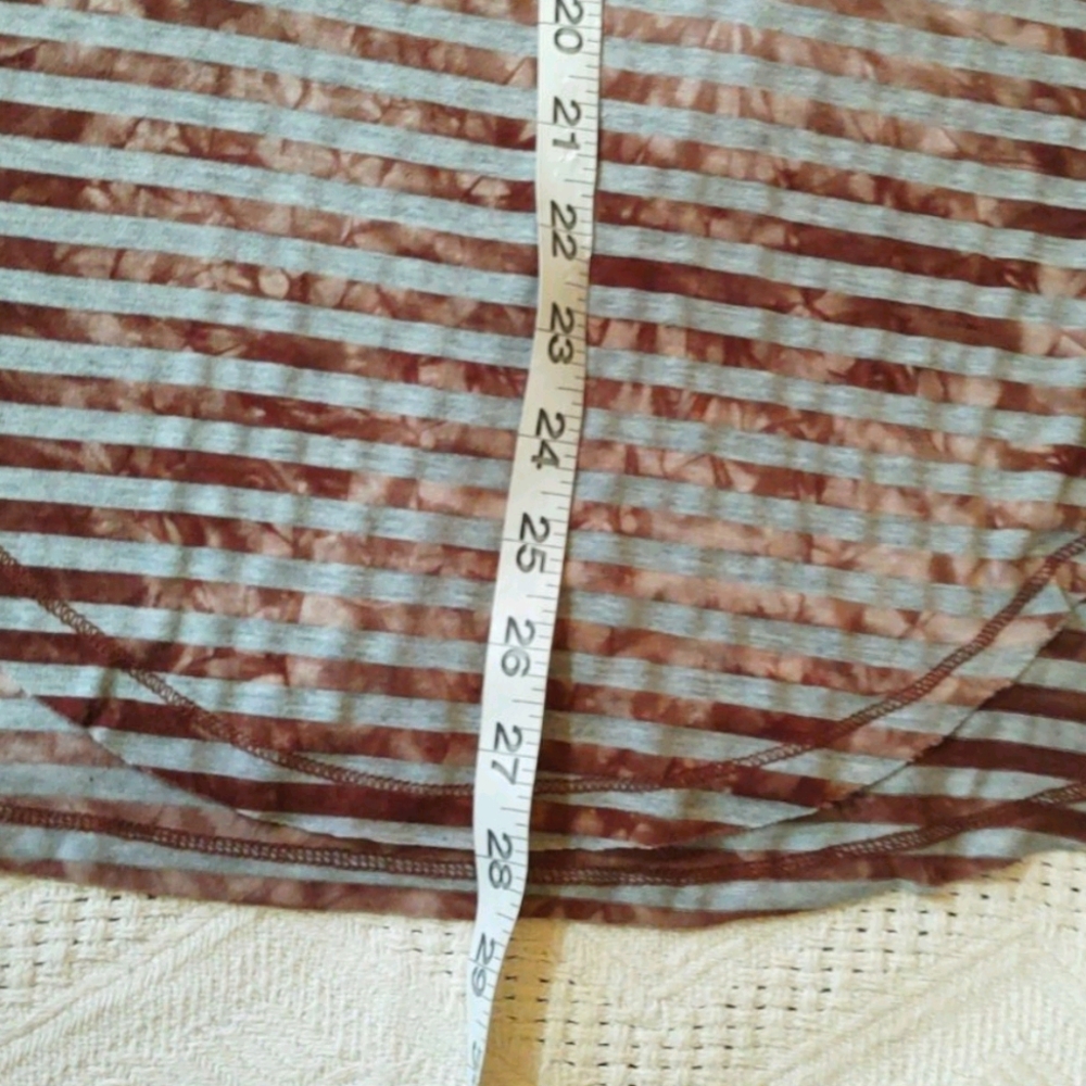 Sz M Hem & Thread Raglan Sleeve Henley Tee - Picture 8 of 8